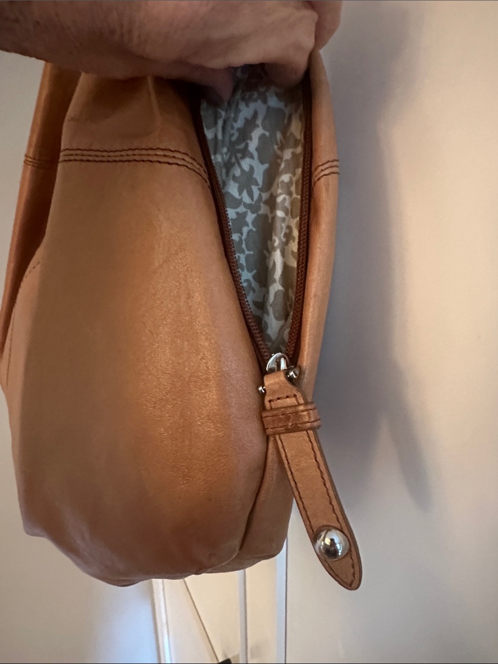 HOBO INTERNATIONAL SLOUCHY SHOULDER BAG - Picture 4 of 14